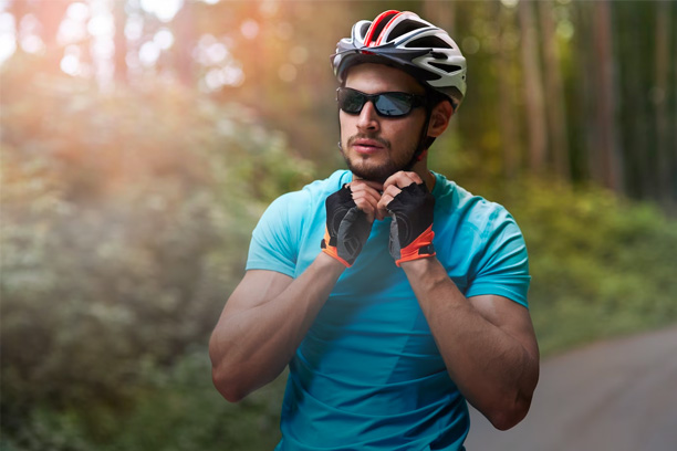 wear sports glasses men