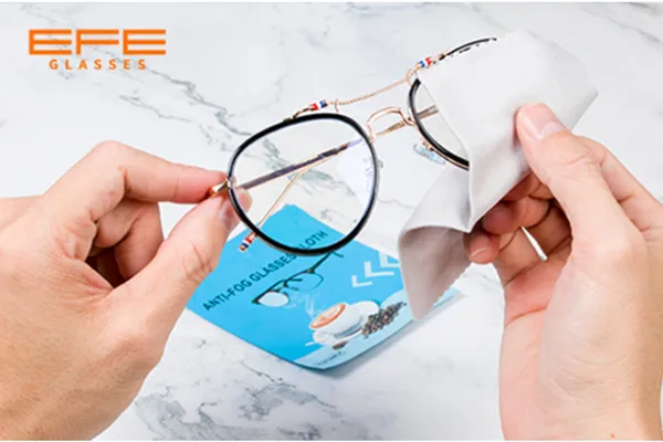 How to safely clean your glasses?