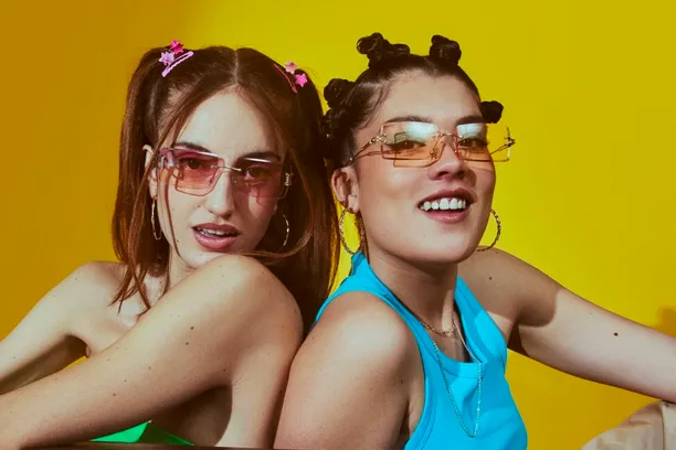 Embracing the Retro-Futuristic: Dive into the Y2K Sunglasses Trend of the Millennium