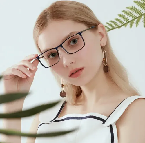 How to buy the best glasses for oval face shape in 2025?