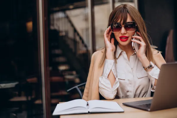 Elevating the Office Look: Chic Eyewear for the Modern Woman