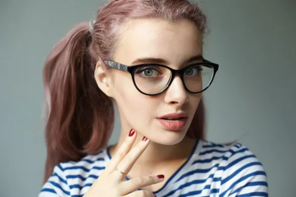 What Makes Cat Eye Glasses a Top Trend in 2025?