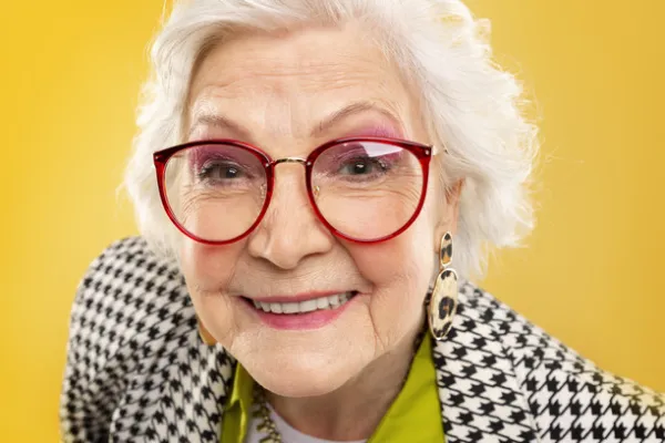 Combination of Type and Convenience: Glasses for Older Women