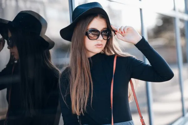 Are black frame glasses in style 2025: Fashion Trend Forecast