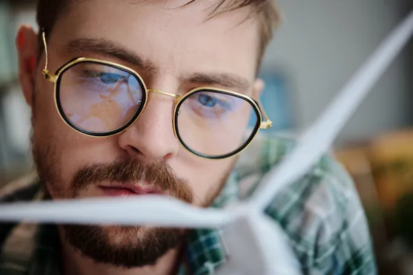 Stylish Viewers Bifocal Glasses That Integrate Functionality and Flair
