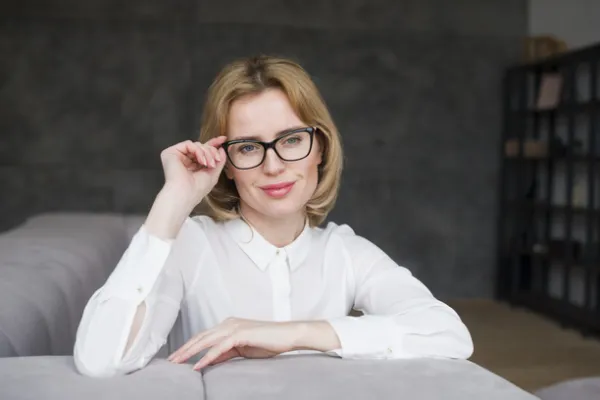 Bifocal Glasses vs. Progressive Lenses: Which One's better for You?