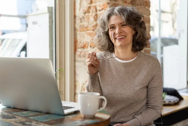 A Detailed Guide to Finding Glasses Frames for Older Women