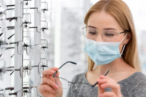 In-depth Look at Choosing Between Progressive and Bifocal Glasses