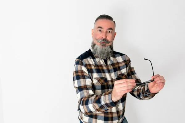 Choosing the Best Reading Glasses for Men in 2025