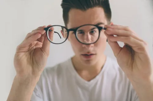 Elevating Your Oval Eyeglasses: Clean and Maintenance Techniques