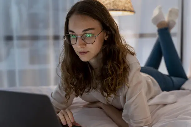 How to Choose Best Blue Light Filter Glasses: A Complete Guide