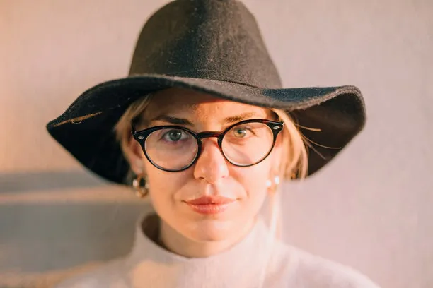 Black Frame Glasses: How to Elevate Your Look and Style