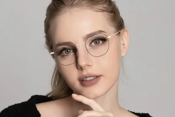 Embrace Modern Chic with EFE’s Geometric Glasses Collection